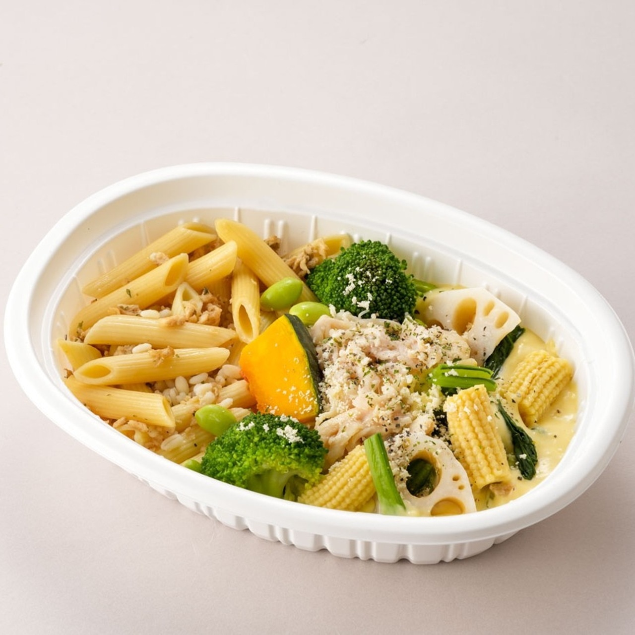 チキンと雑穀のショートパスタ-豆乳カルボナーラソース