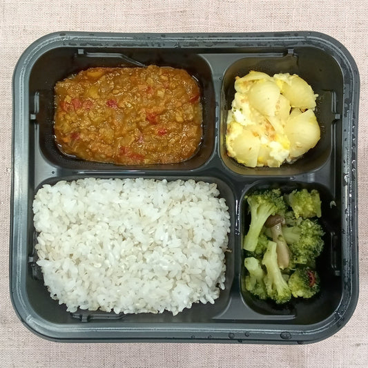 野菜たっぷりキーマカレー弁当（ごはん付き）