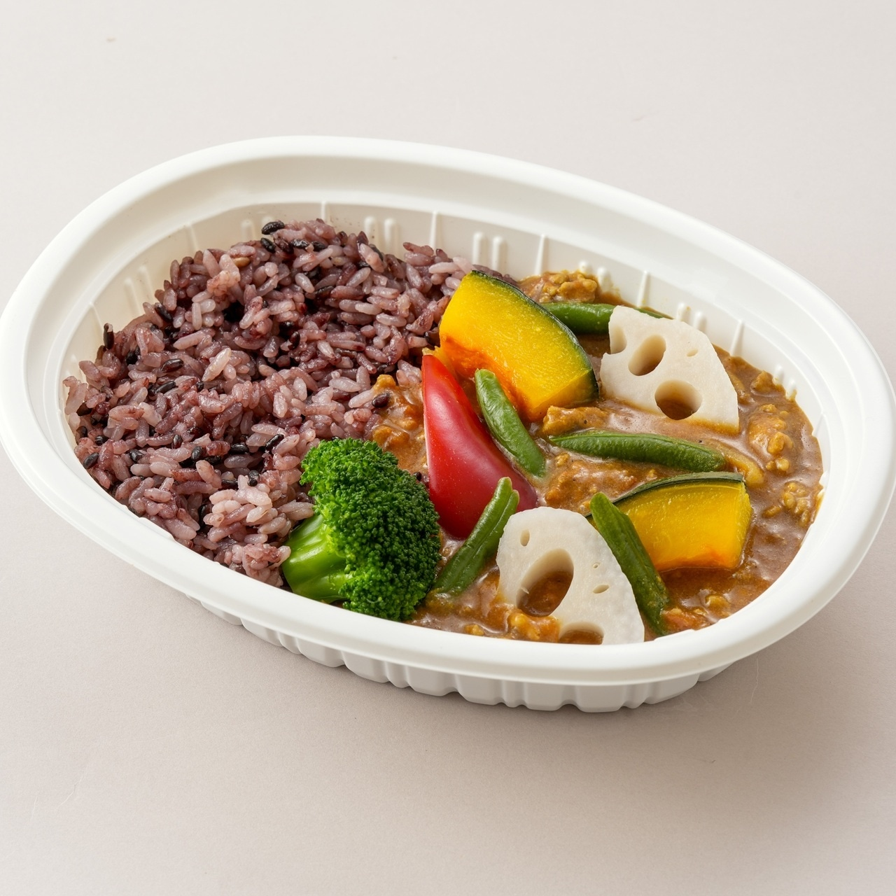 彩り野菜とチキンのピリ辛カレー